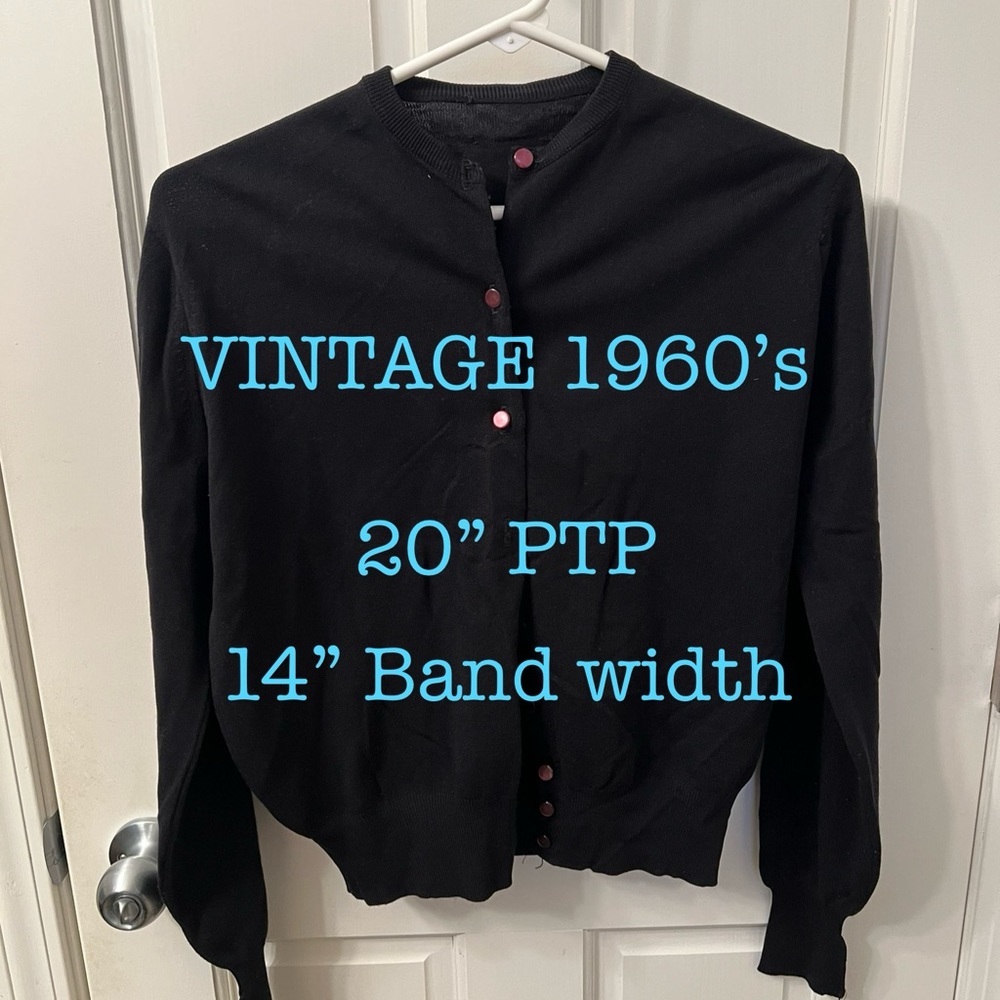 VINTAGE cardigan. Womens sized Sm petite.
